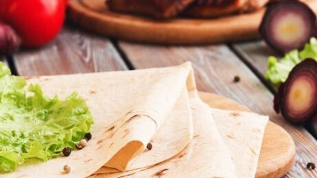 Homemade budget pita bread: cooked in a skillet
