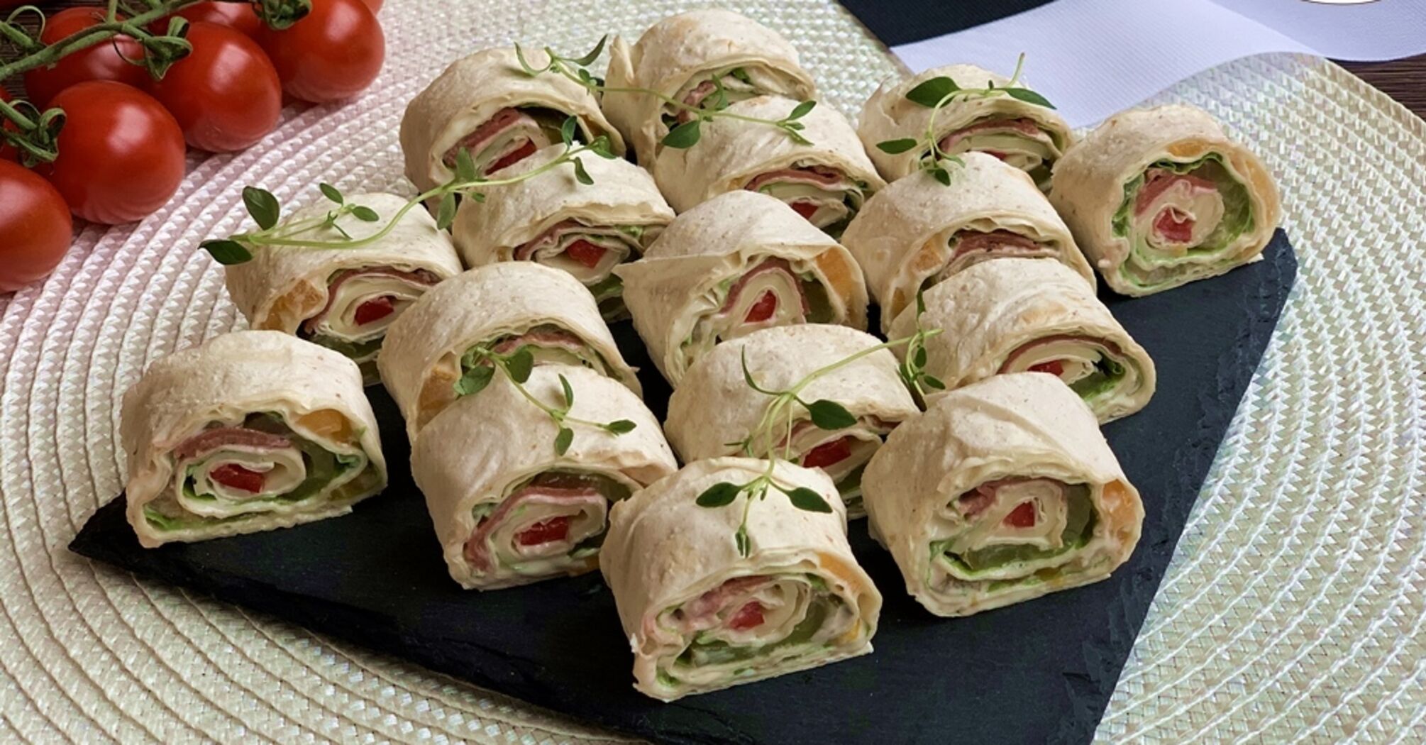 What a simple appetizer to make with crab sticks: you will need pita bread