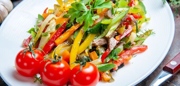 Beef salad: how to cook a bright dish without mayonnaise