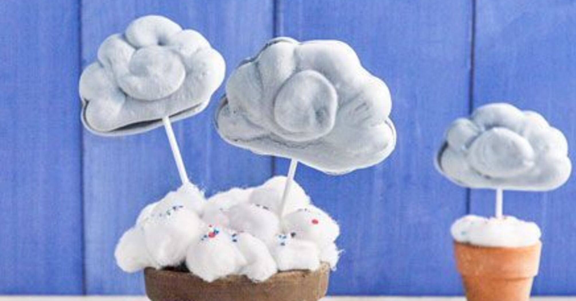 Meringue on a stick for children: you only need 4 ingredients