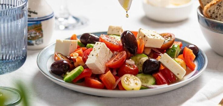 What to add to tomato salad for a bright flavor: just one ingredient