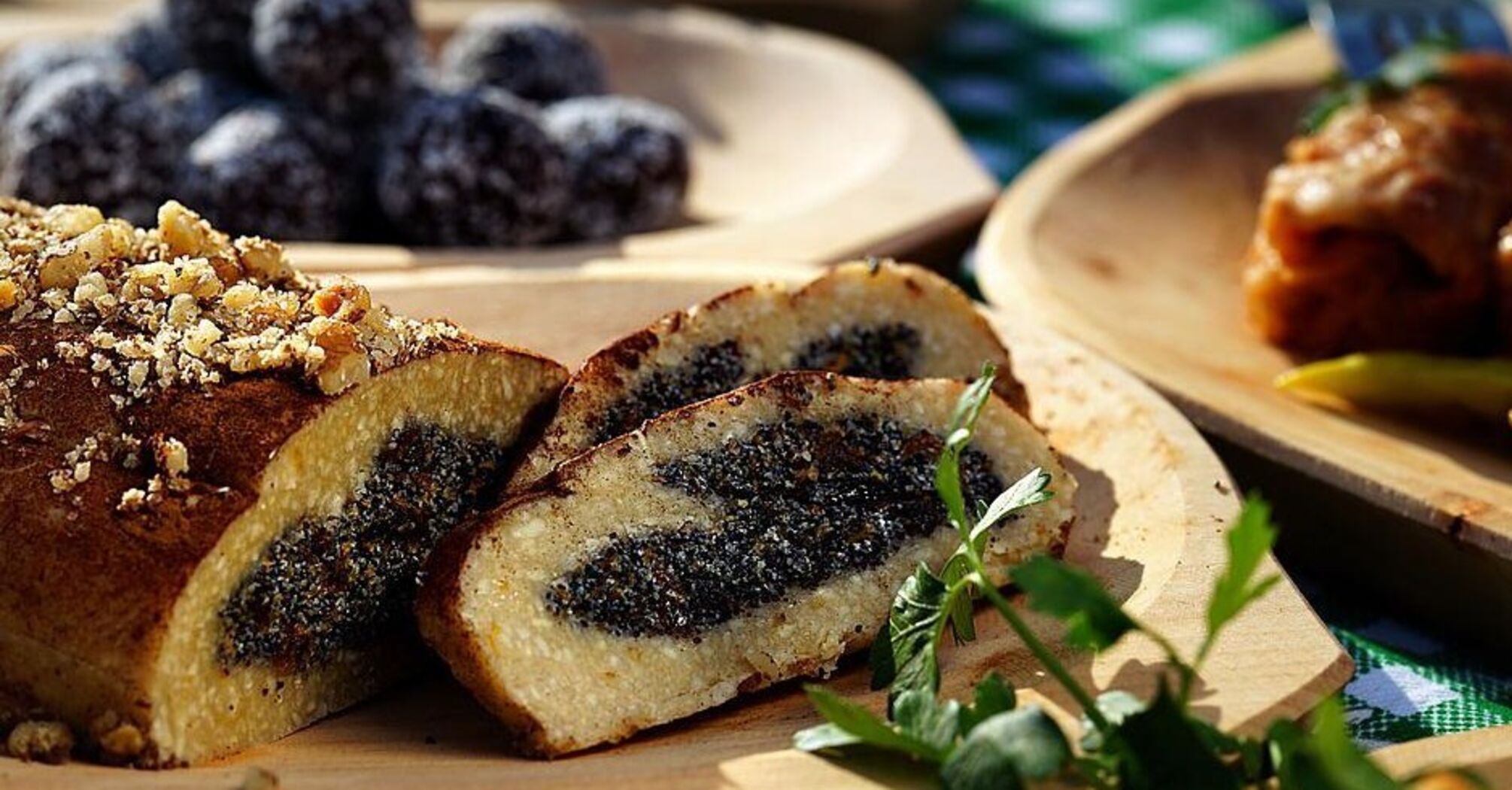 Tender roll with juicy poppy seed filling: how to make the dough