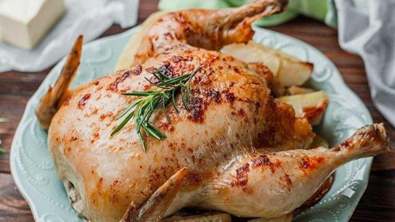 What marinade to bake chicken in to make it juicy and golden: perfect for a festive table
