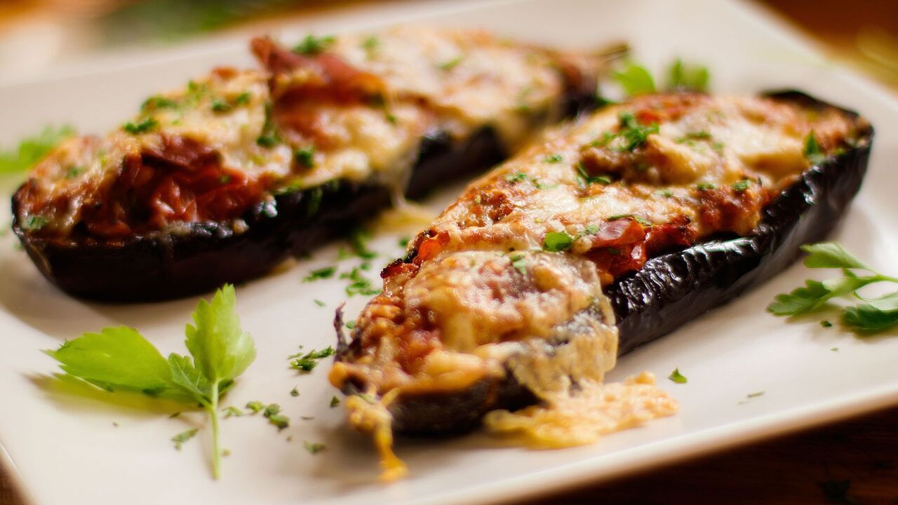 Tastier than meat: eggplant with cheese and tomatoes in French