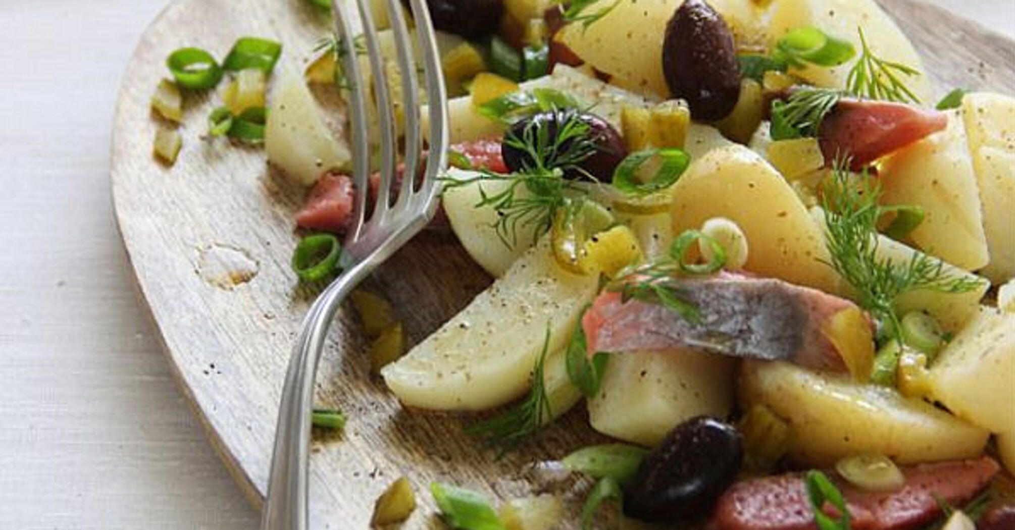 Potato and herring salad: a recipe for a hearty and budget-friendly dinner dish