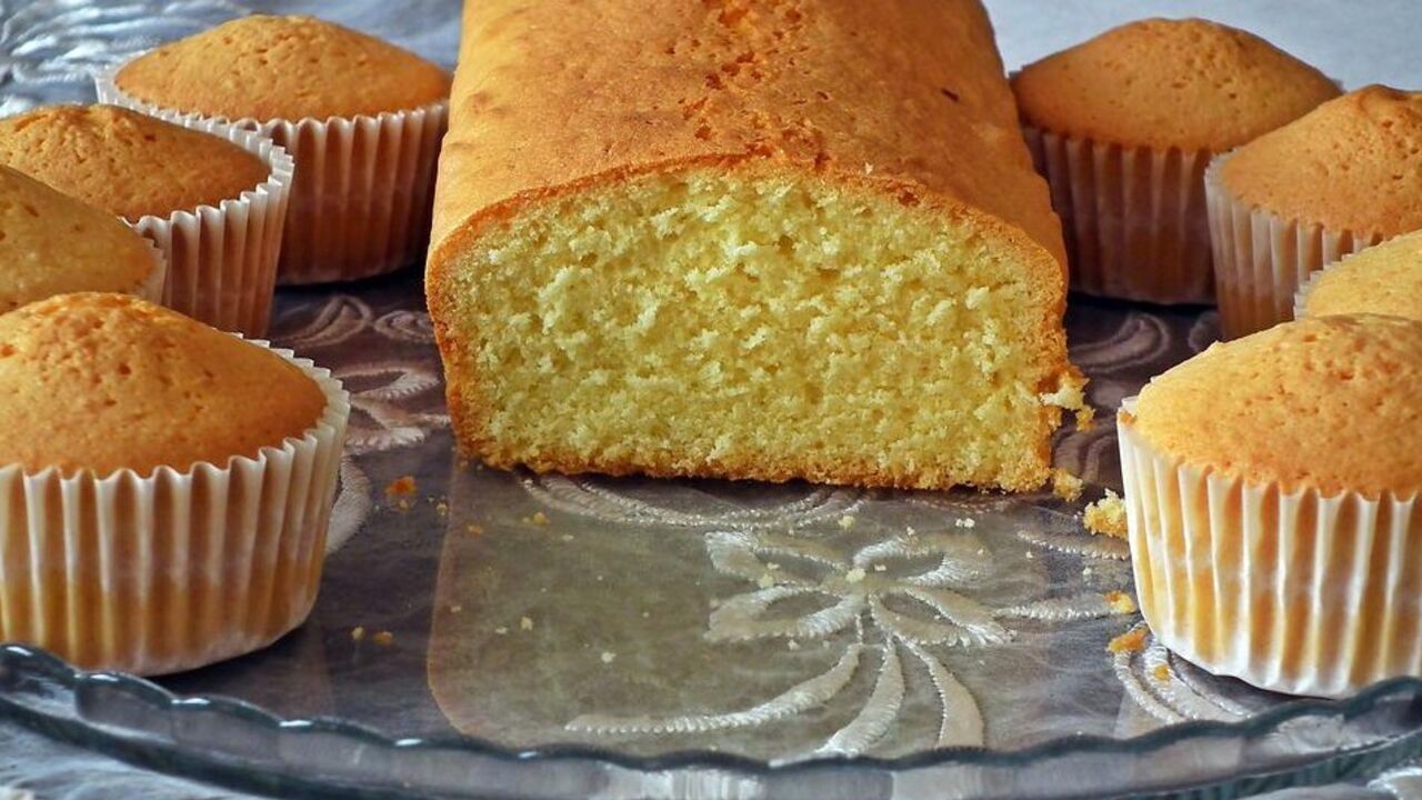What to cook a cupcake with to make it fluffy and moist: a recipe