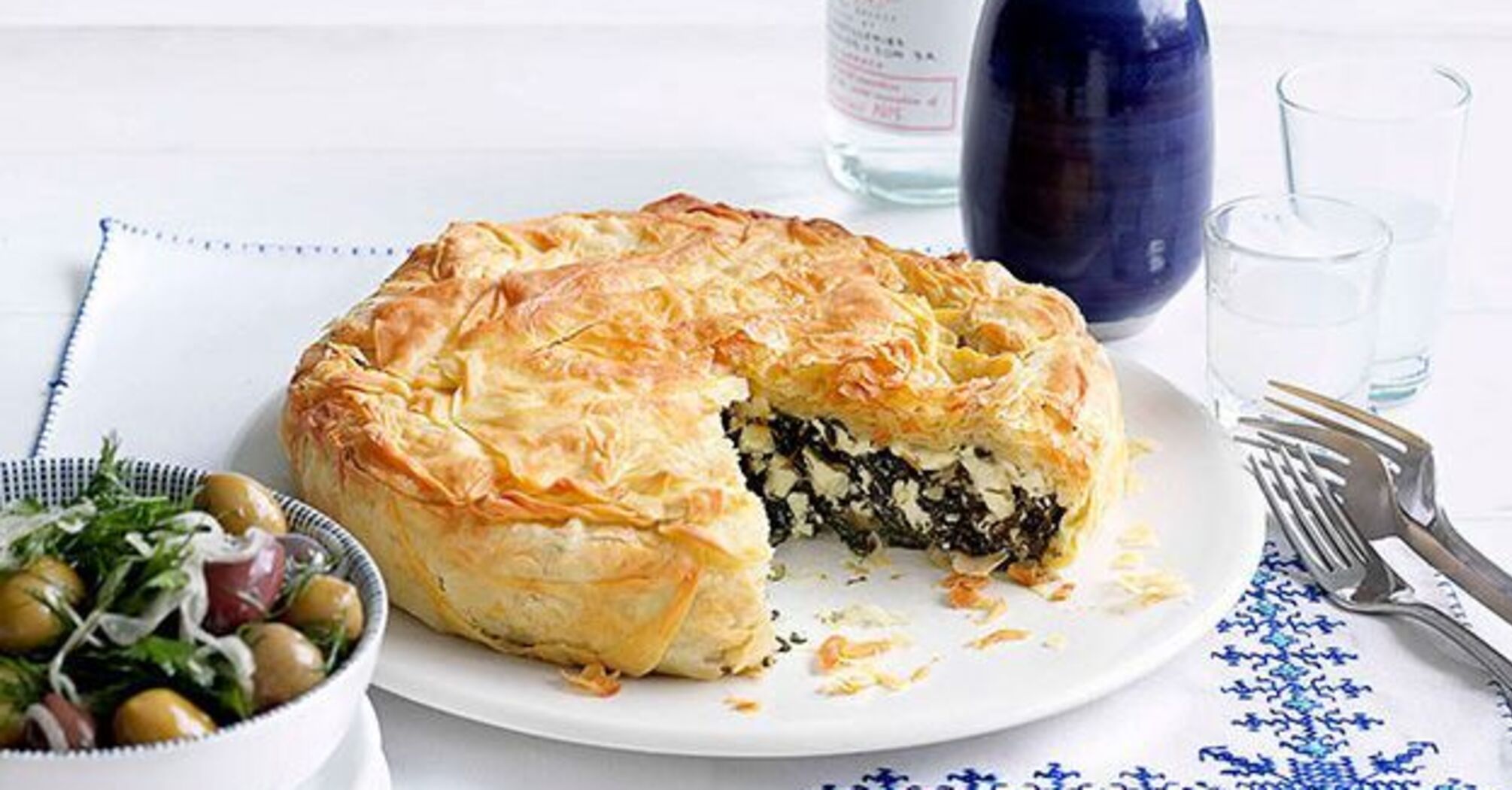 An elementary puff pastry for a hearty lunch: what to make the filling from