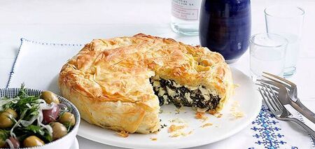 An elementary puff pastry for a hearty lunch: what to make the filling from