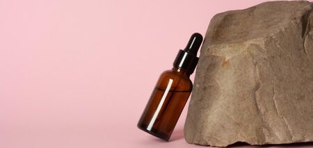 Переваги і недоліки кислот у догляді за обличчям