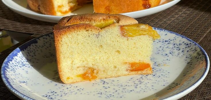 Recipe for a tall charlotte with apricots