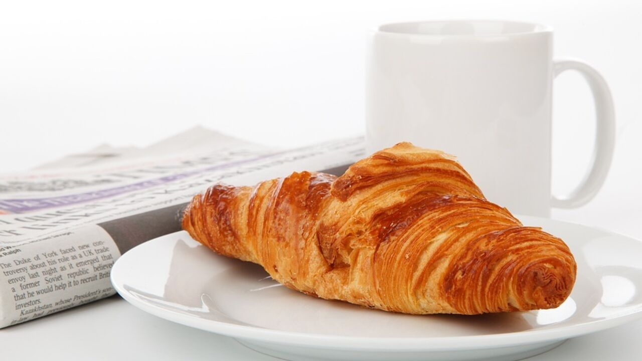 Homemade chocolate croissants in 20 minutes: what to use for dessert