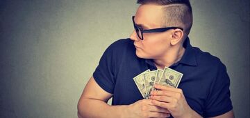 Жадный мужчина – это не только о деньгах: как с ним жить