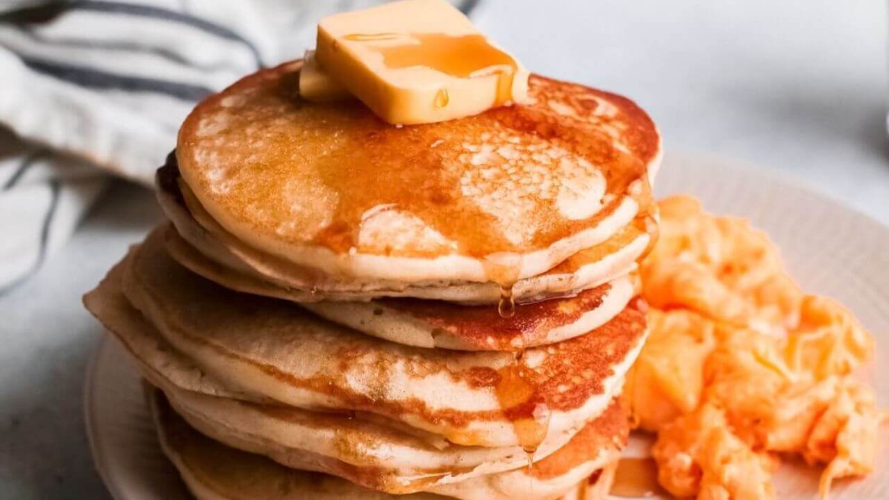 Pancakes on hot kefir: always fluffy