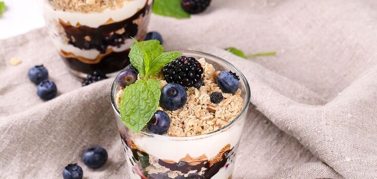 Dessert with prunes stewed in wine: how to prepare a gourmet dish in a glass