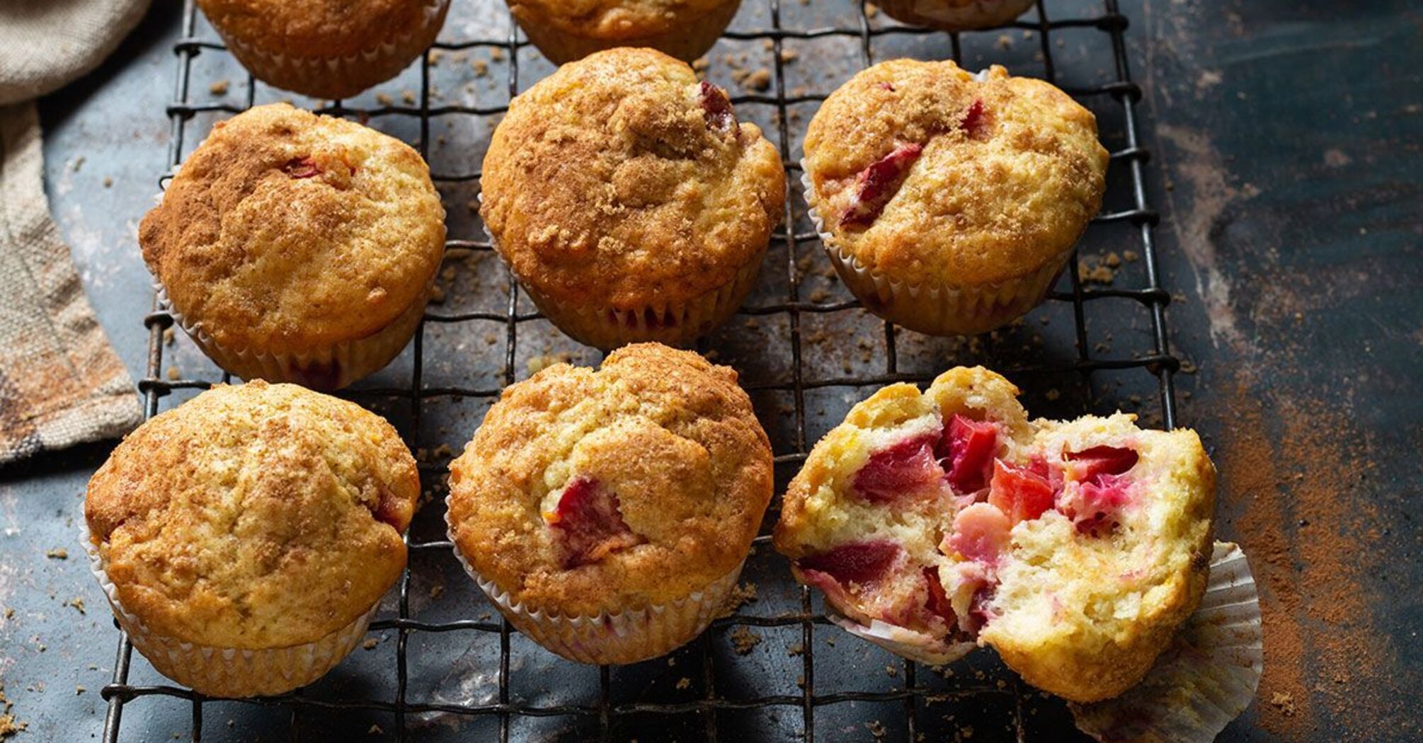 Elementary plum muffins: how to make a seasonal dessert