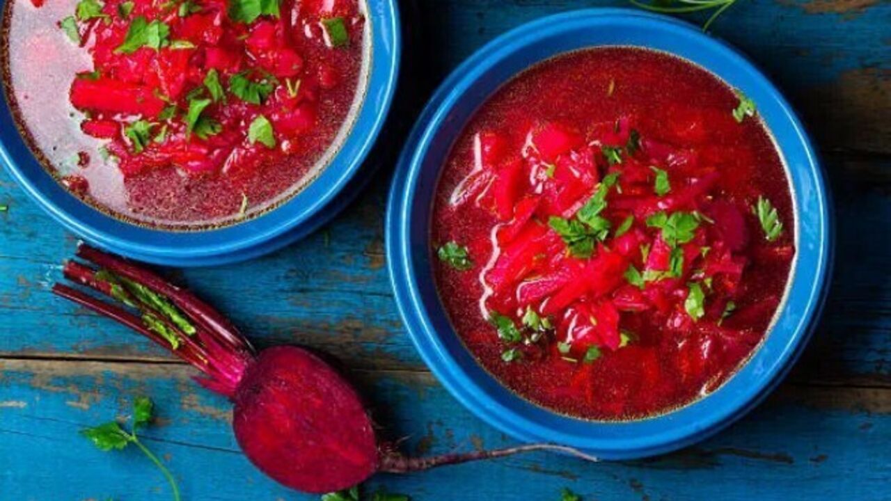 How to cook borscht quickly: a recipe in a slow cooker