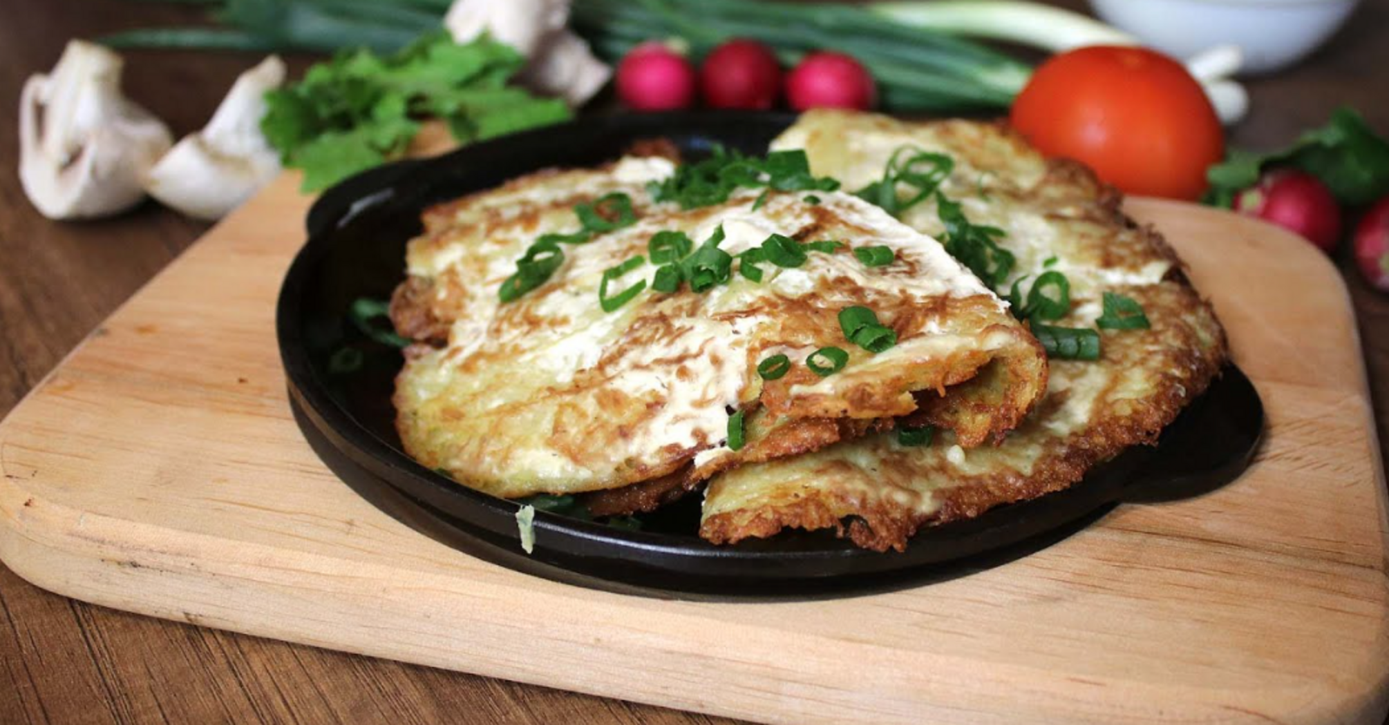 Potato pancakes with mashed potatoes and cottage cheese: a recipe for a hearty snack