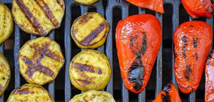 Pickled eggplants with peppers: flying off the table in minutes