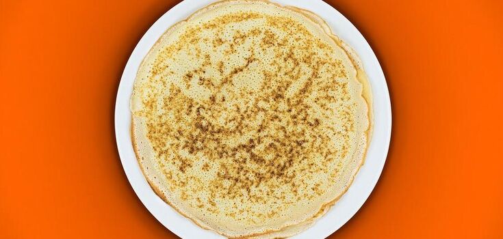Thin pancakes without flour in 10 minutes: what to cook the dough on