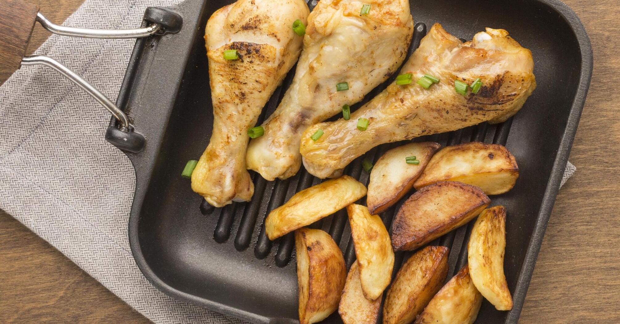 Chicken drumsticks baked in the oven in an original way: the perfect dish for lunch