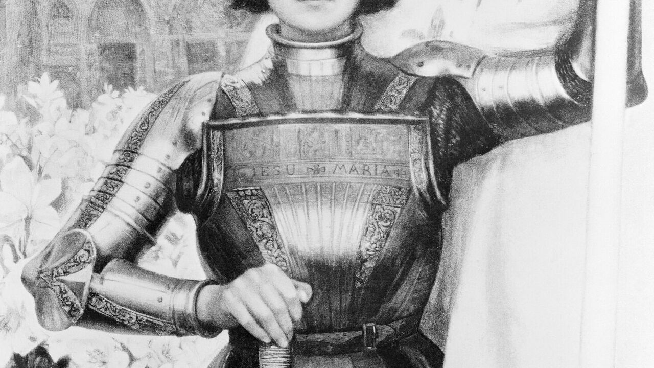 She wore men's clothes and started the bob trend. Interesting facts about Joan of Arc that you might not know