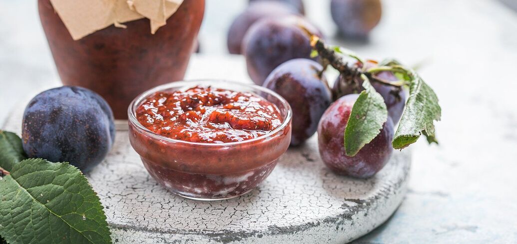 The popular "Tkemali" sauce made from plums: perfect for meat