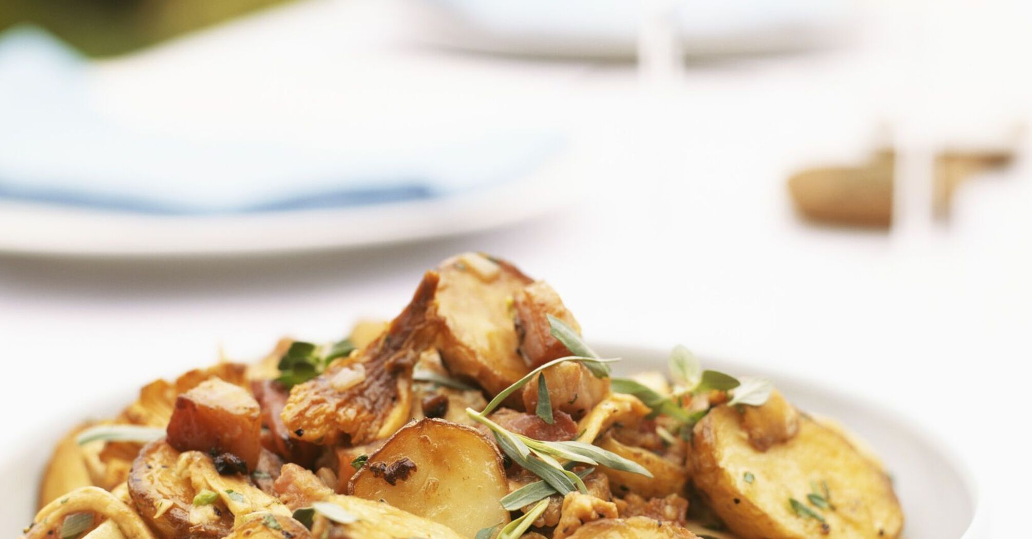 How to cook jacket potatoes in the oven: a very budget and quick idea