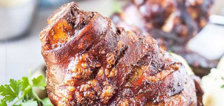Baked shank in beer: crispy crust on top