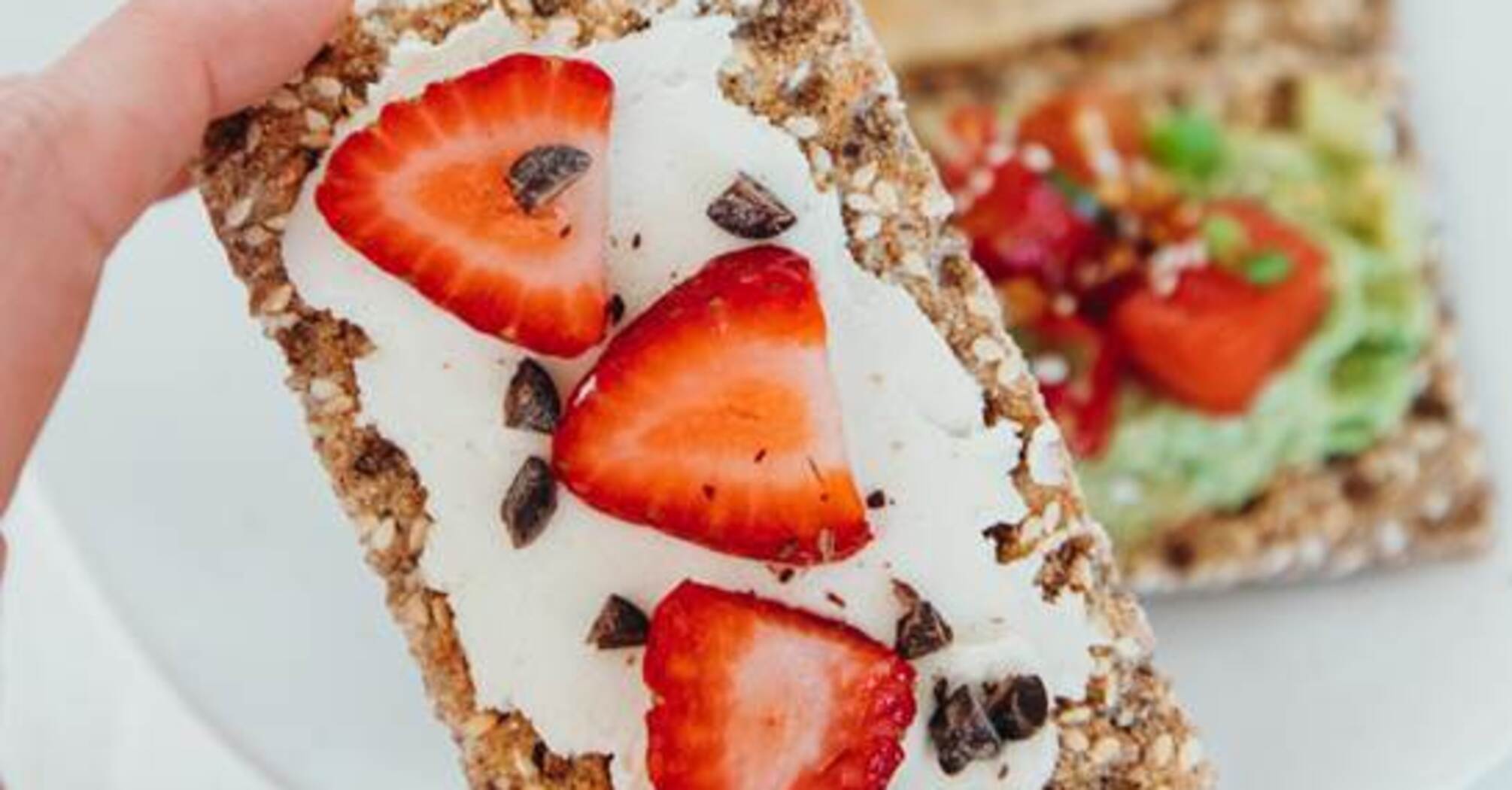 How to make a cake from breads: a healthy alternative to high-calorie desserts