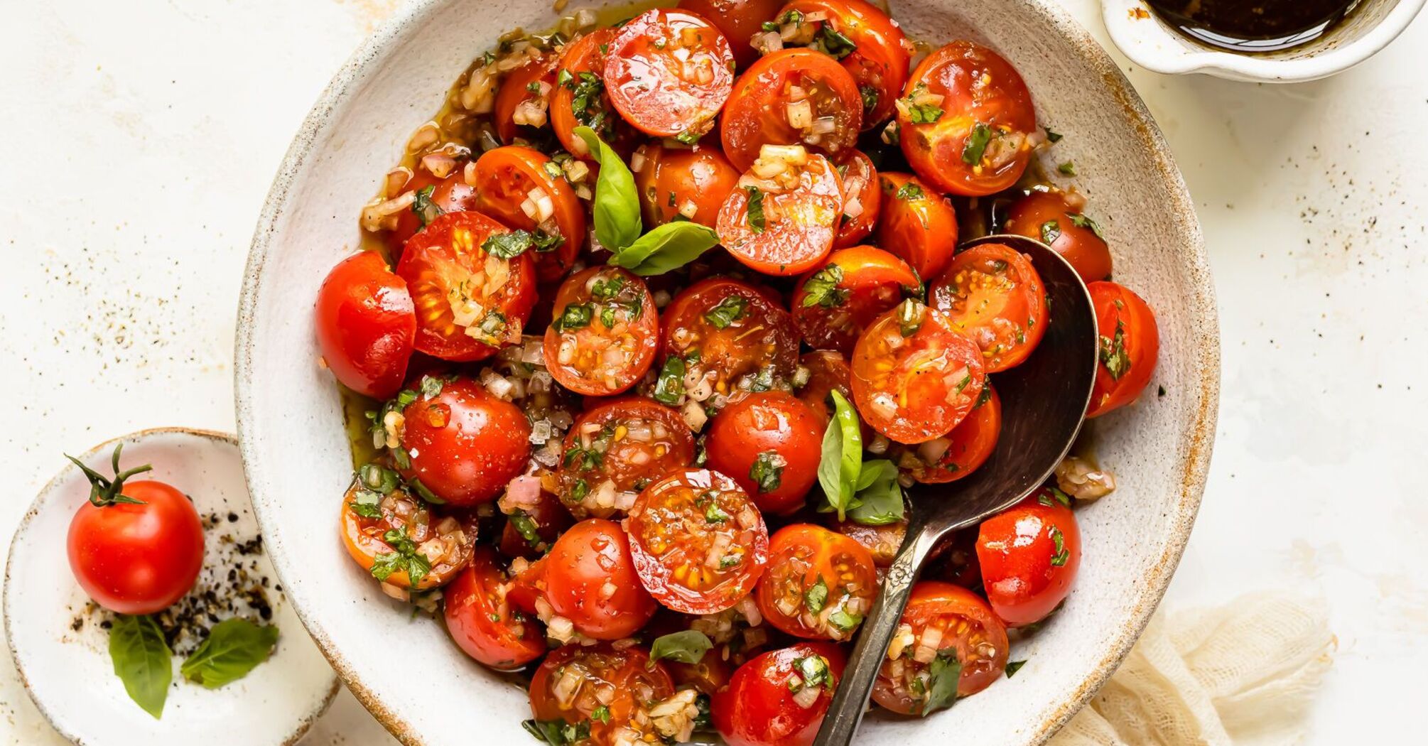 Fresh tomato appetizer: what to make a dressing from
