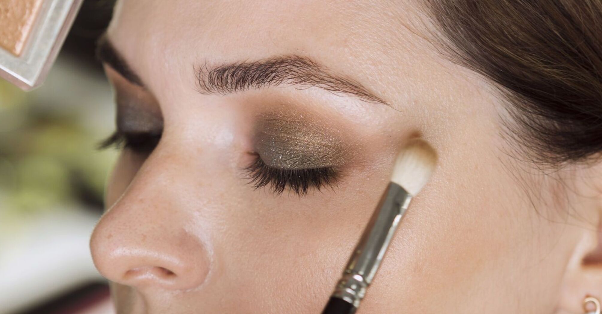 Applying eyeshadows will become easier: how to highlight your eyes with makeup