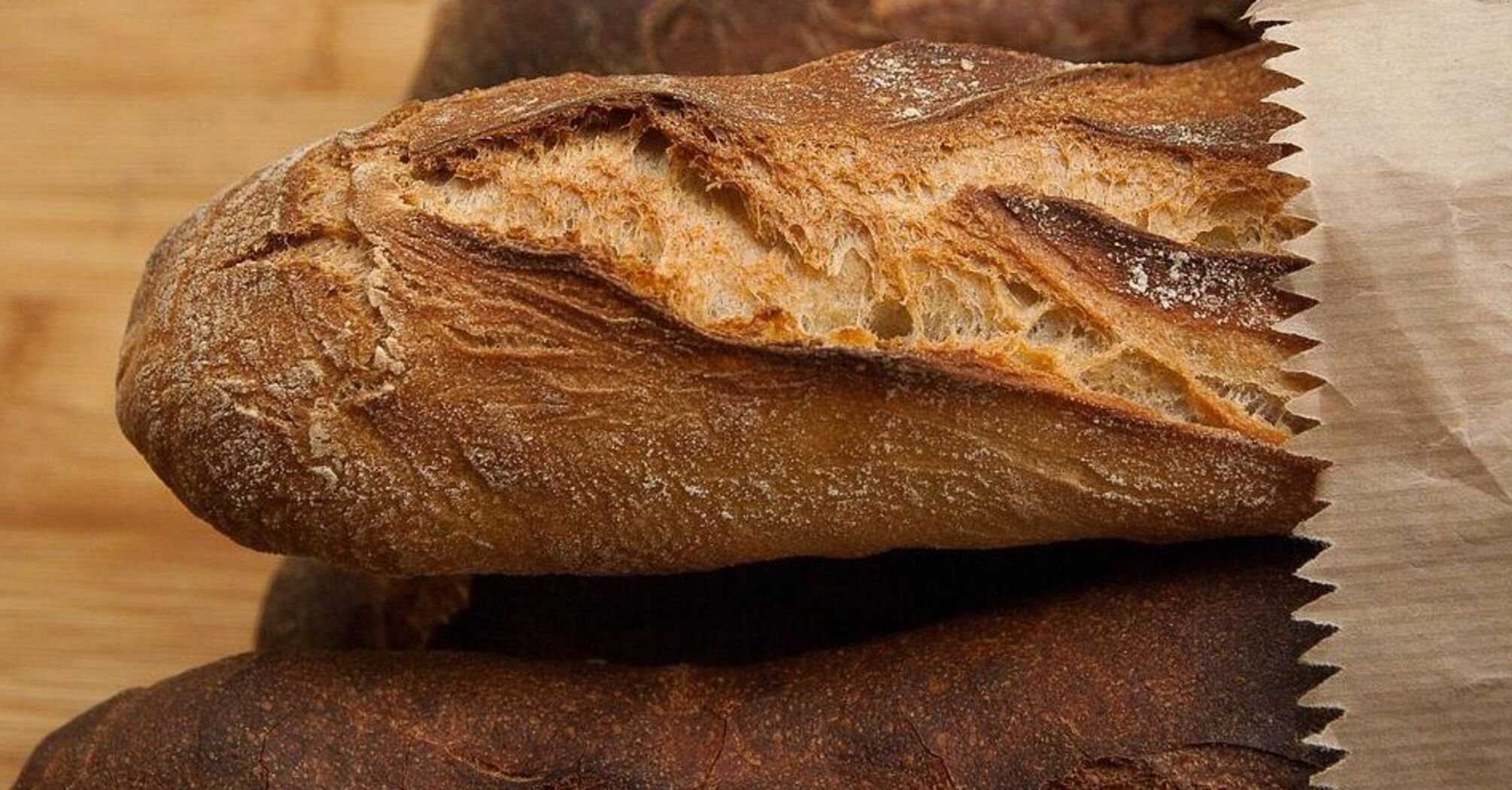 Crispy French baguette in the oven: no comparison with store-bought