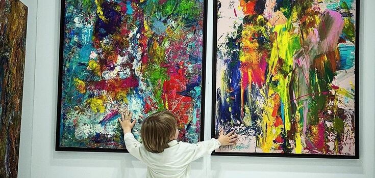 The 2-year-old artist from Germany sells his paintings for $7000 and collectors are snapping them up. Photo of the little "Picasso"