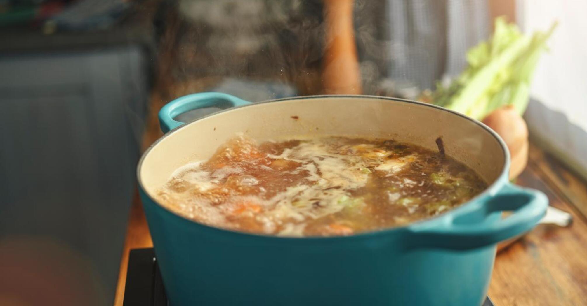 How to quickly and easily remove foam from broth: we share simple life hacks