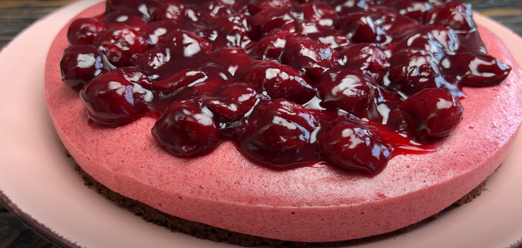 Lean chocolate cake with cherries: the best way to make it