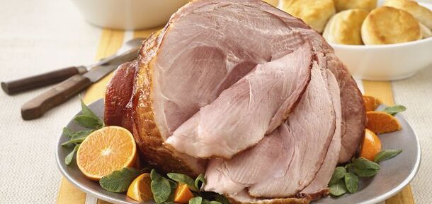 Soft and juicy Easter ham for a festive table: what to marinate the meat in