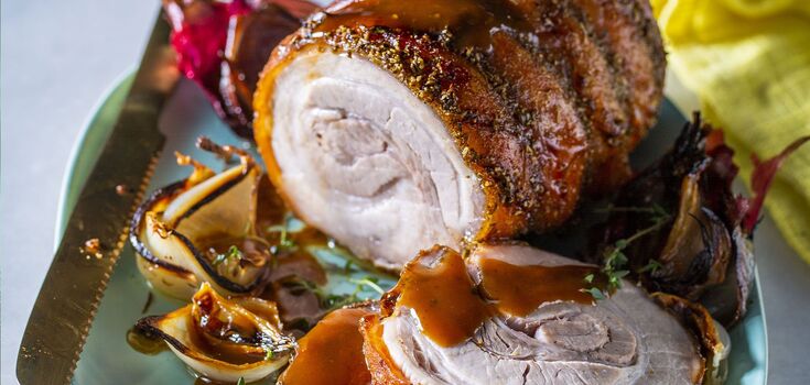 Baked pork roll with spices and garlic: how to cook a festive dish for Easter