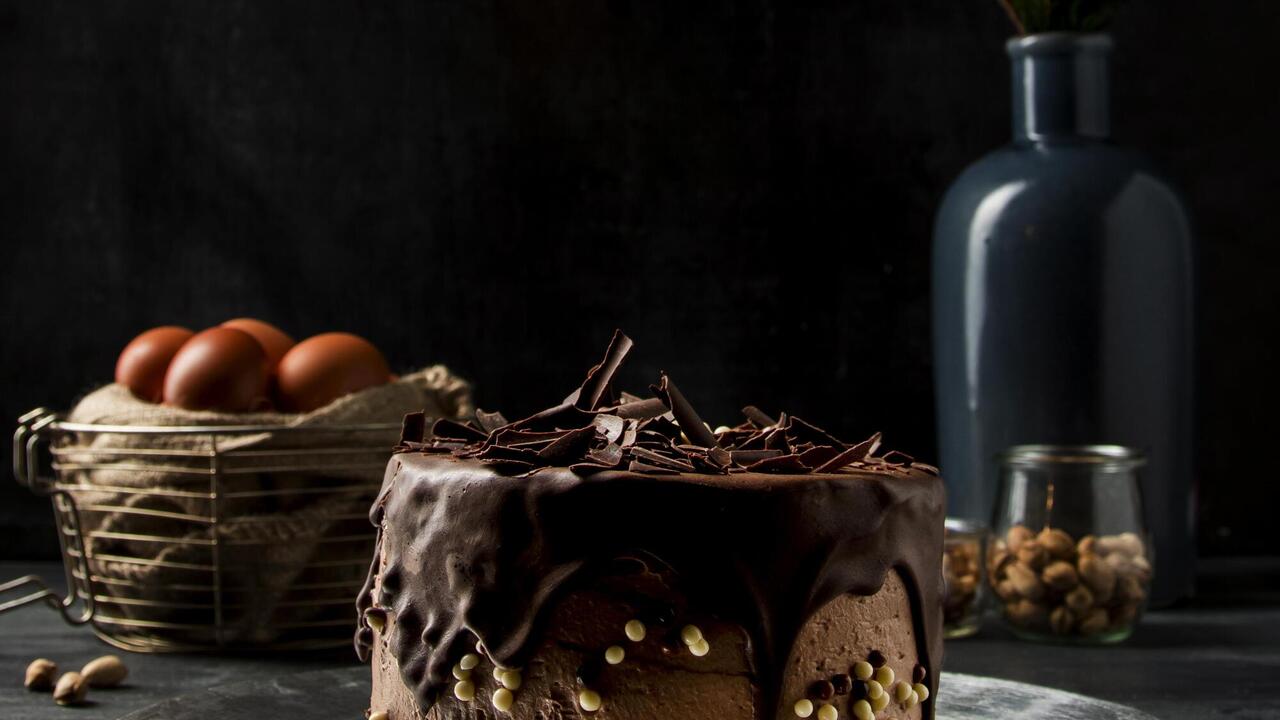 Legendary chocolate cake: airy, moist and tender