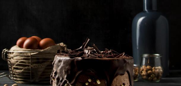 Legendary chocolate cake: airy, moist and tender