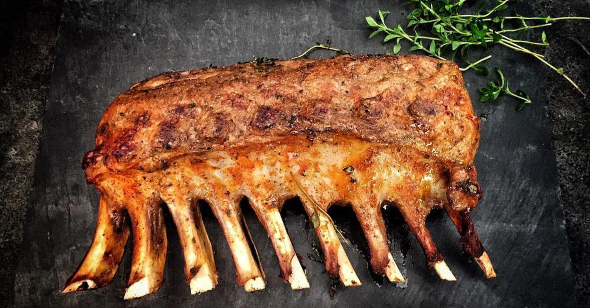 How to cook ribs with sauce deliciously