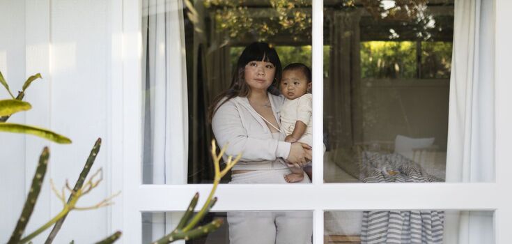 How to clean glass doors and windows to a shine: a win-win method