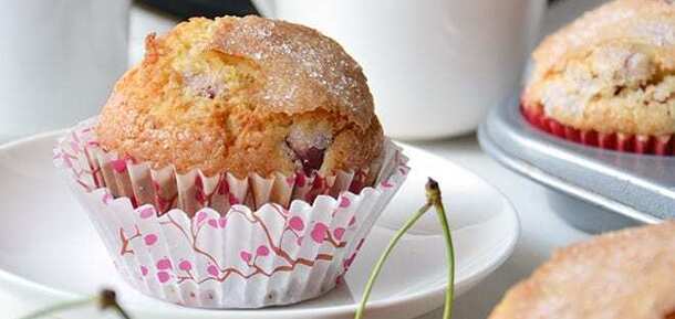 Sweet muffins with cherries: rise well and turn out fluffy