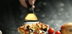Pizza from pita bread in a skillet in 5 minutes: how to cook