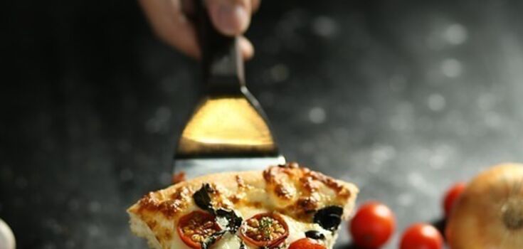 Pizza from pita bread in a skillet in 5 minutes: how to cook