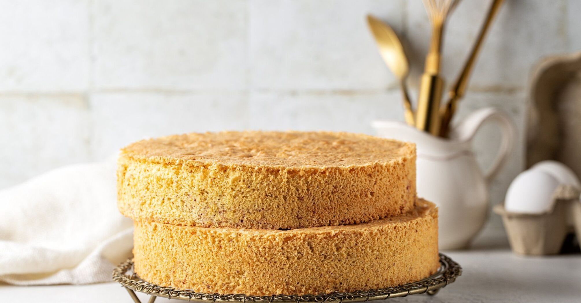 The most successful sponge cake in boiling water: the dough will definitely rise