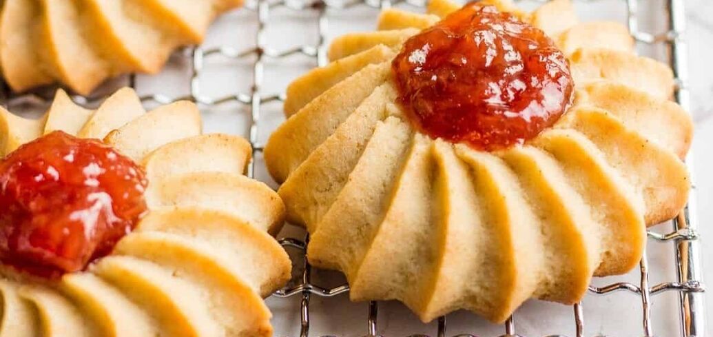Popular "Kurabie" cookies with filling: how to make at home
