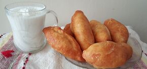 Sweet fried pies with berries: what kind of dough to use