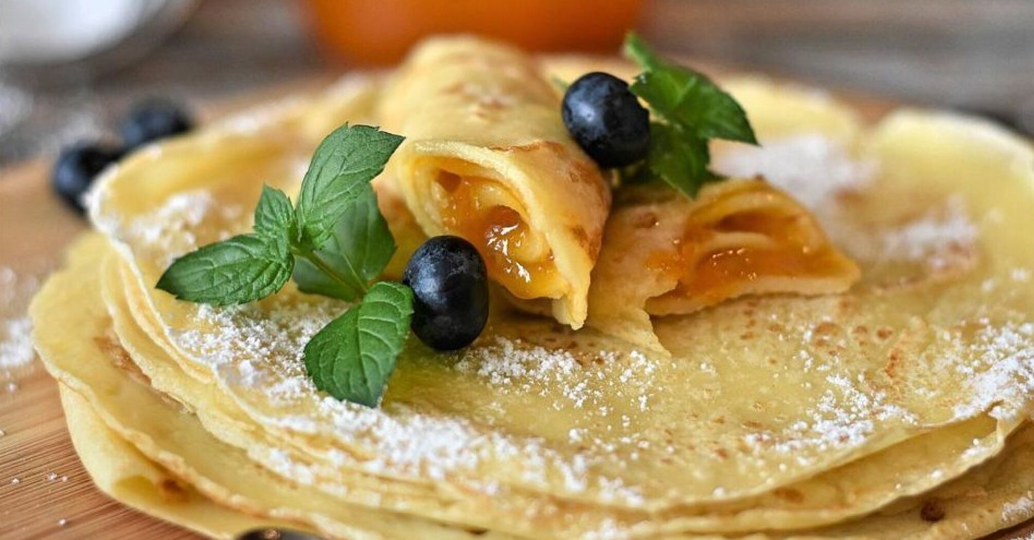 Thin pancakes that do not tear: how to make lump-free dough