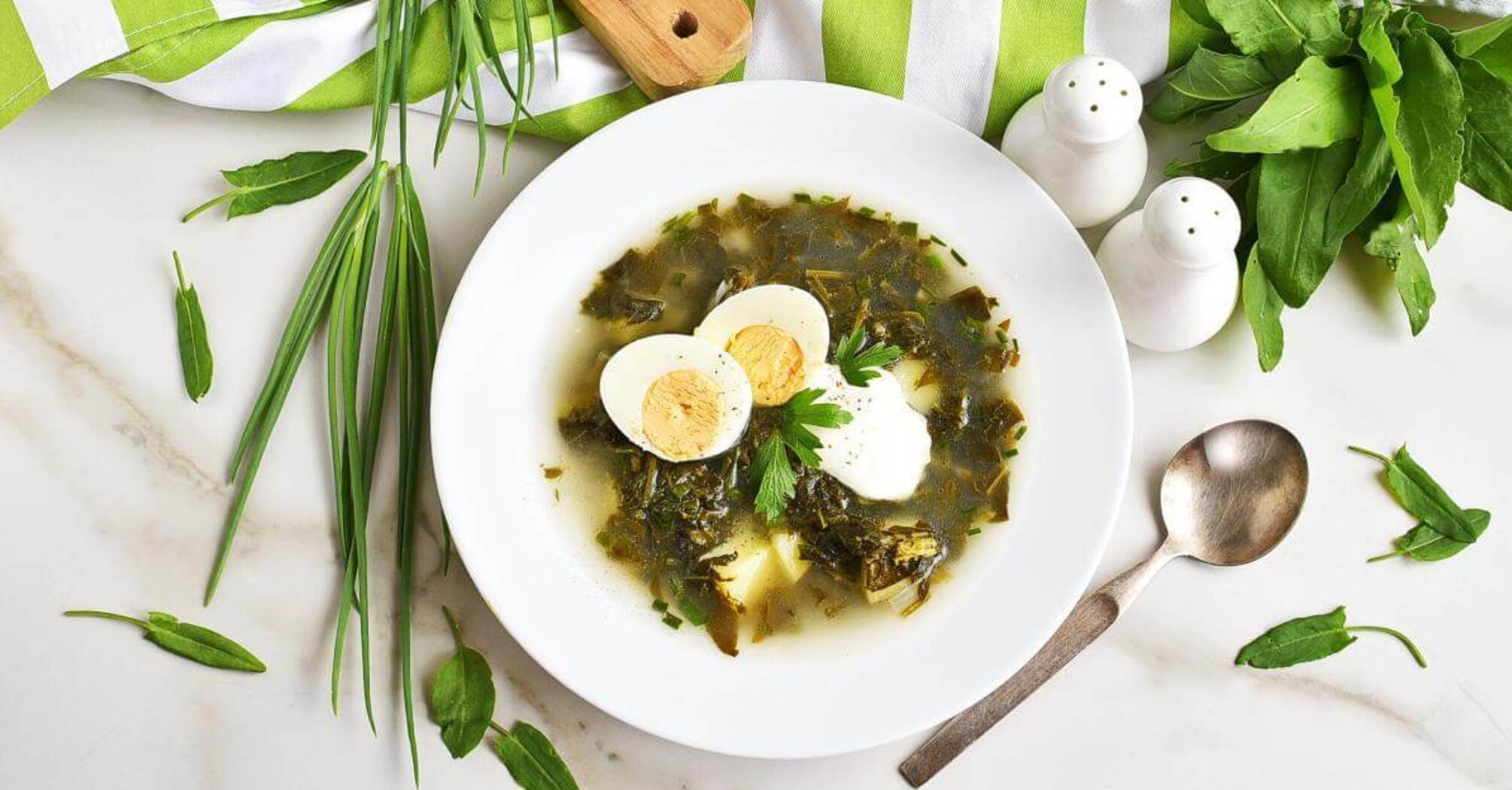 What mistakes can ruin the taste of green borscht