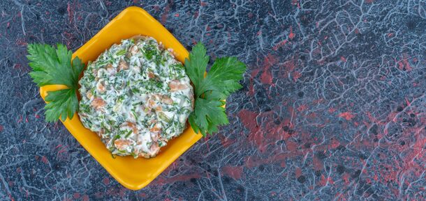 Wild garlic salad: an incredible spring dish that everyone loves